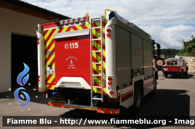 Iveco EuroCargo 150E30 4x4 III serie
Vigili del Fuoco
Unione Distrettuale di Fondo
Corpo Volontario di Ruffrè Mendola (TN)
Allestimento Magirus
VF 7E8 TN
Parole chiave: Iveco EuroCargo_150E30_4x4_IIIserie VF7E8TN