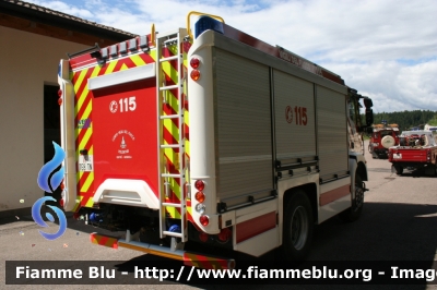 Iveco EuroCargo 150E30 4x4 III serie
Vigili del Fuoco
Unione Distrettuale di Fondo
Corpo Volontario di Ruffrè Mendola (TN)
Allestimento Magirus
VF 7E8 TN
Parole chiave: Iveco EuroCargo_150E30_4x4_IIIserie VF7E8TN