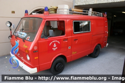 Volkswagen LT I serie
Vigili del Fuoco
Unione Distrettuale di Fondo
Corpo Volontario di Amblar (TN)
un tempo in forza al Corpo Vigili del Fuoco Volontari di San Valentino in Campo/Gummer comune di Cornedo all'Isarco/Karneid (BZ)
Allestito Ziegler
VF Z43 TN
Parole chiave: Volkswagen LT_Iserie VFZ43TN