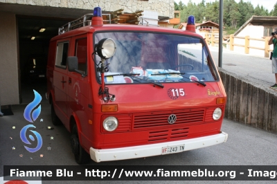 Volkswagen LT I serie
Vigili del Fuoco
Unione Distrettuale di Fondo
Corpo Volontario di Amblar (TN)
un tempo in forza al Corpo Vigili del Fuoco Volontari di San Valentino in Campo/Gummer comune di Cornedo all'Isarco/Karneid (BZ)
Allestito Ziegler
VF Z43 TN
Parole chiave: Volkswagen LT_Iserie VFZ43TN