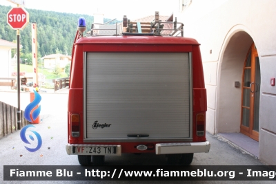 Volkswagen LT I serie
Vigili del Fuoco
Unione Distrettuale di Fondo
Corpo Volontario di Amblar (TN)
un tempo in forza al Corpo Vigili del Fuoco Volontari di San Valentino in Campo/Gummer comune di Cornedo all'Isarco/Karneid (BZ)
Allestito Ziegler
VF Z43 TN
Parole chiave: Volkswagen LT_Iserie VFZ43TN