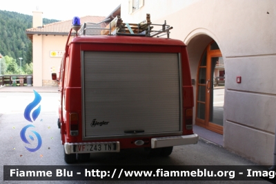 Volkswagen LT I serie
Vigili del Fuoco
Unione Distrettuale di Fondo
Corpo Volontario di Amblar (TN)
un tempo in forza al Corpo Vigili del Fuoco Volontari di San Valentino in Campo/Gummer comune di Cornedo all'Isarco/Karneid (BZ)
Allestito Ziegler
VF Z43 TN
Parole chiave: Volkswagen LT_Iserie VFZ43TN