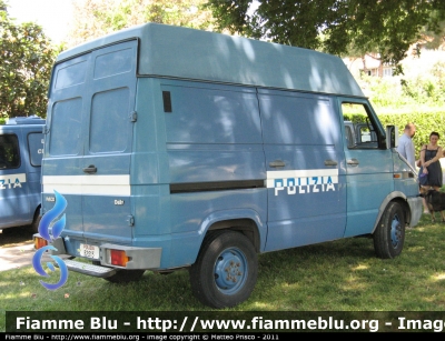 Iveco Daily II serie
Polizia di Stato
Polizia B2515
Parole chiave: iveco daily_IIserie poliziaB2515