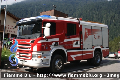 Scania P400 4x4 I serie
Vigili del Fuoco
Unione Distrettuale delle Giudicarie
Corpo Volontario di Pinzolo (TN)
Allestimento Rosenbauer-Brandschutz
VF 5E2 TN
Parole chiave: Scania P400_4x4_Iserie VF5E2TN