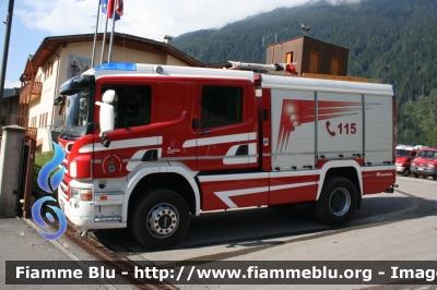 Scania P400 4x4 I serie
Vigili del Fuoco
Unione Distrettuale delle Giudicarie
Corpo Volontario di Pinzolo (TN)
Allestimento Rosenbauer-Brandschutz
VF 5E2 TN
Parole chiave: Scania P400_4x4_Iserie VF5E2TN