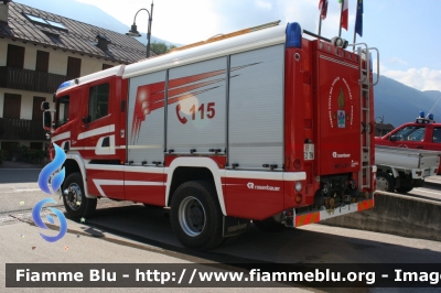 Scania P400 4x4 I serie
Vigili del Fuoco
Unione Distrettuale delle Giudicarie
Corpo Volontario di Pinzolo (TN)
Allestimento Rosenbauer-Brandschutz
VF 5E2 TN
Parole chiave: Scania P400_4x4_I_serie VF5E2TN