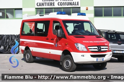 Mercedes-Benz Sprinter 4x4 III serie
Vigili del Fuoco
Unione Distrettuale delle Giudicarie
Corpo Volontario di Pinzolo (TN)
VF 8K5 TN
Parole chiave: Mercedes-Benz Sprinter_4x4_III_serie VF8K5TN