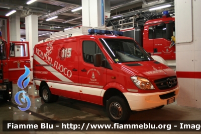 Mercedes-Benz Sprinter 4x4 III serie
Vigili del Fuoco
Distretto delle Giudicarie
Corpo Volontario di Madonna di Campiglio (TN)
Polisoccorso allestimento Brandschutz
VF 7H9 TN
Parole chiave: Mercedes-Benz Sprinter_4x4_III_serie VF7H9TN