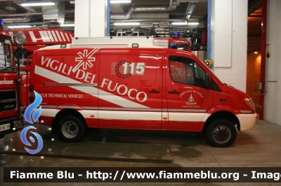 Mercedes-Benz Sprinter 4x4 III serie
Vigili del Fuoco
Distretto delle Giudicarie
Corpo Volontario di Madonna di Campiglio (TN)
Polisoccorso allestimento Brandschutz
VF 7H9 TN
Parole chiave: Mercedes-Benz Sprinter_4x4_III_serie VF7H9TN