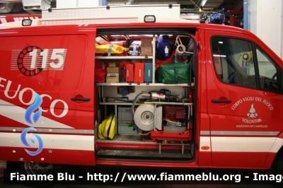 Mercedes-Benz Sprinter 4x4 III serie
Vigili del Fuoco
Distretto delle Giudicarie
Corpo Volontario di Madonna di Campiglio (TN)
Polisoccorso allestimento Brandschutz
VF 7H9 TN
Parole chiave: Mercedes-Benz Sprinter_4x4_III_serie VF7H9TN