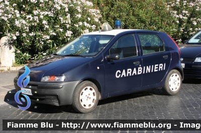 Fiat Punto II serie
Carabinieri
Polizia Militare presso Aeronautica Militare
AM BN 096
Parole chiave: Fiat Punto_IIserie AMBN096