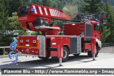 Man TGS 18.440 4x4 I serie
Vigili del Fuoco
Unione Distrettuale delle Giudicarie 
Ospitata dal Corpo Volontario di Madonna di Campiglio (TN)
AutoScala da 32 metri allestimento Metz L32A
VF 0K1 TN

Si ringrazia il Personale per la
disponibilità e l'ospitalità
Parole chiave: Man TGS_18.440_4x4_I_serie VF0K1TN