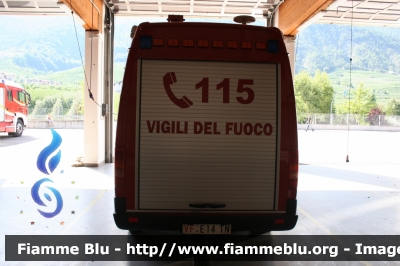 Volkswagen LT II serie
Vigili del Fuoco
Unione Distrettuale di Cles
Corpo Volontario di Cles (TN)
Polisoccorso UCL
VF E14 TN
Parole chiave: Volkswagen LT_II_serie VFE14TN