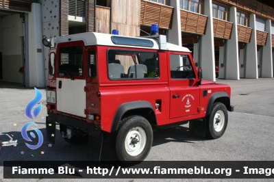 Land Rover Defender 90
Vigili del Fuoco
Unione Distrettuale di Cles
Corpo Volontario di Cles (TN)
Pinza idrulica off-road
VF K51 TN
Parole chiave: Land_Rover Defender_90 VFH03TN