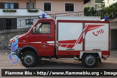 Iveco Daily 4x4 II serie
Vigili del Fuoco
Distretto di Fondo
Corpo Volonatrio di Cloz (TN)
Allestimento Rosenbauer
VF Z25 TN
Parole chiave: Iveco Daily_4x4_IIserie VFZ25TN