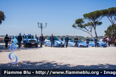 Schieramento mezzi
165° Anniversario della
Polizia di Stato (2017)
Parole chiave: festa_polizia_2017