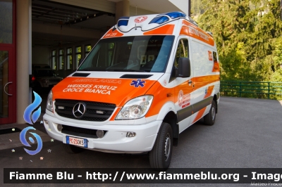 Mercedes-Benz Sprinter 4x4 III serie
Croce Bianca Val D'Ultimo (BZ)
Weisses Kreuz Ultental
Allestita Ambulanz Mobile - Otaris Light
WK 255 - 706
PC ZS 0K5
Parole chiave: Mercedes-Benz Sprinter_4x4_IIIserie PCZS0K5