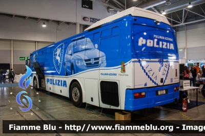 Iveco 370S " Pulman Azzurro 3 "
Polizia di Stato 
Pullman Azzurro
POLIZZA B2408
Fotografato in occasione del
Maker Fear Roma 2016
Parole chiave: Iveco 370S " Pulman Azzurro 3 " poliziaB2408