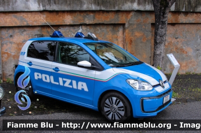 Volkswagen e-up!
Polizia di Stato
Lotto di 4 esemplari in dotazione alla
Questura di Roma
POLIZIA E8315
Parole chiave: Volkswagen e-up! POLIZIAE8315