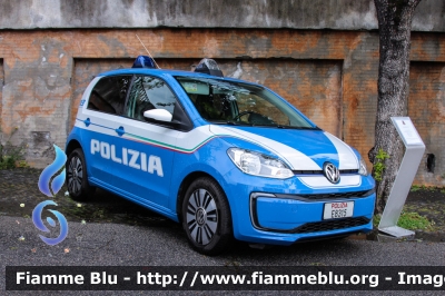 Volkswagen e-up!
Polizia di Stato
Lotto di 4 esemplari in dotazione alla
Questura di Roma
POLIZIA E8315
Parole chiave: Volkswagen e-up! POLIZIAE8315