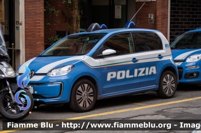 Volkswagen e-up!
Polizia di Stato
Lotto di 4 esemplari in dotazione alla
Questura di Roma
POLIZIA E8318
Parole chiave: Volkswagen e-up! PSE8318