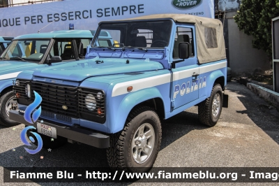 Land Rover Defender 90
Polizia di Stato
POLIZIA E8340
Parole chiave: Land_Rover Defender_90 POLIZIAE8340