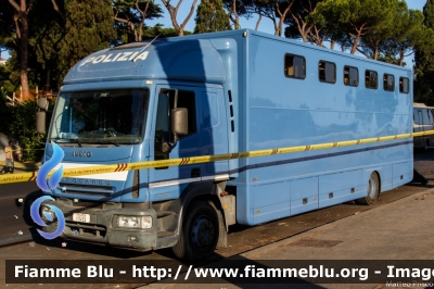 Iveco EuroCargo 160E28 II Serie
Polizia di Stato
Reparto a Cavallo
POLIZIA F5453
Parole chiave: Iveco EuroCargo_160E28_IISerie POLIZIAF5453