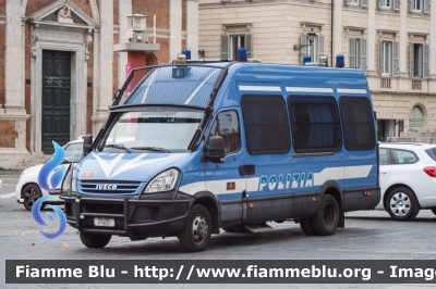 Iveco Daily IV serie
Polizia di Stato
I° Reparto Mobile di Roma
Polizia F7857
Parole chiave: Iveco Daily_IV_serie POLIZIAF7857