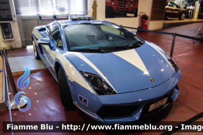 Lamborghini Gallardo
Polizia di Stato
Polizia Stradale
Esemplare esposto presso il Museo delle auto della Polizia di Stato
POLIZIA F8743
Parole chiave: Lamborghini Gallardo POLIZIAF8743