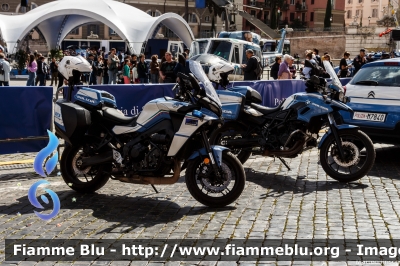 Yamaha Tracer 9
Polizia di Stato
Squadra Volante
POLIZIA G3432
Questura di Roma

172° Polizia di Stato
Parole chiave: Yamaha Tracer_9 POLIZIAG3432