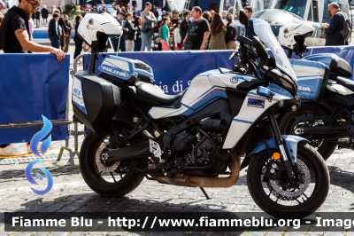 Yamaha Tracer 9
Polizia di Stato
Squadra Volante
POLIZIA G3432
Questura di Roma

172° Polizia di Stato
Parole chiave: Yamaha Tracer_9 POLIZIAG3432