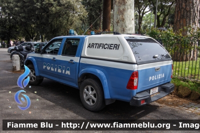 Isuzu D-Max I serie restyle
Polizia di Stato
Artificieri
Allestita Maritan
Decorazione Grafica Artlantis
POLIZIA H2974
Parole chiave: Isuzu D-Max_Iserie_restyle POLIZIAH2974 festa_della_polizia_2018