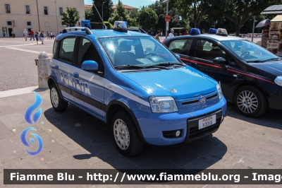 Fiat Nuova Panda 4x4 I serie
Polizia di Stato
Commissariato di Assisi (PG)
POLIZIA H3066
Parole chiave: Fiat Nuova_Panda_4x4_Iserie POLIZIAH3066