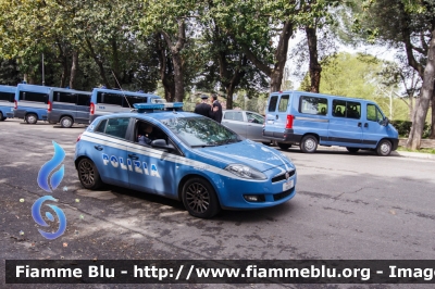 Fiat Nuova Bravo
Polizia di Stato
Squadra Volante
POLIZIA H8550
Parole chiave: Fiat Nuova_Bravo POLIZIAH8550 Festa_della_Polizia_2018