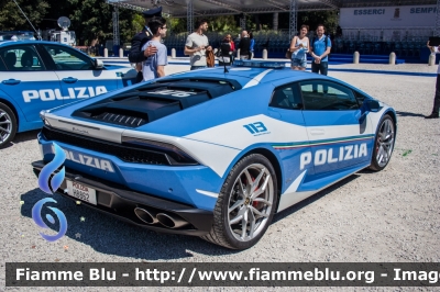 Lamborghini Huracan LP 610-4
Polizia Di Stato
Polizia Stradale
Allestimento Lamborghini
Decorazione Grafica Artlantis
POLIZIA H8862
Parole chiave: Lamborghini Huracan_LP_610-4 POLIZIAH8862 festa_polizia_2017