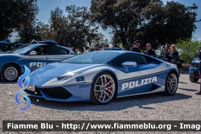 Lamborghini Huracan LP 610-4
Polizia Di Stato
Polizia Stradale
Allestimento Lamborghini
Decorazione Grafica Artlantis
POLIZIA H8862
Parole chiave: Lamborghini Huracan_LP_610-4 POLIZIAH8862 festa_polizia_2017