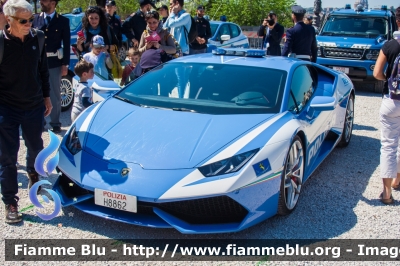 Lamborghini Huracan LP 610-4
Polizia Di Stato
Polizia Stradale
Allestimento Lamborghini
Decorazione Grafica Artlantis
POLIZIA H8862
Parole chiave: Lamborghini Huracan_LP_610-4 POLIZIAH8862 festa_polizia_2017