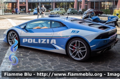 Lamborghini Huracan LP 610-4
Polizia Di Stato
Polizia Stradale
Allestimento Lamborghini
Decorazione Grafica Artlantis
POLIZIA H8862

70° Polizia Stradale
con logo celebrativo
Parole chiave: Lamborghini Huracan_LP_610-4 POLIZIAH8862