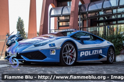 Lamborghini Huracan LP 610-4
Polizia Di Stato
Polizia Stradale
Allestimento Lamborghini
Decorazione Grafica Artlantis
POLIZIA H8862

70° Polizia Stradale
con logo celebrativo
Parole chiave: Lamborghini Huracan_LP_610-4 POLIZIAH8862