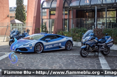 Lamborghini Huracan LP 610-4
Polizia Di Stato
Polizia Stradale
Allestimento Lamborghini
Decorazione Grafica Artlantis
POLIZIA H8862

70° Polizia Stradale
con logo celebrativo
Parole chiave: Lamborghini Huracan_LP_610-4 POLIZIAH8862