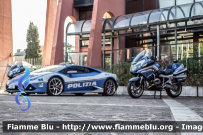 Lamborghini Huracan LP 610-4
Polizia Di Stato
Polizia Stradale
Allestimento Lamborghini
Decorazione Grafica Artlantis
POLIZIA H8862

70° Polizia Stradale
con logo celebrativo
Parole chiave: Lamborghini Huracan_LP_610-4 POLIZIAH8862