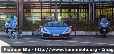 Lamborghini Huracan LP 610-4
Polizia Di Stato
Polizia Stradale
Allestimento Lamborghini
Decorazione Grafica Artlantis
POLIZIA H8862

70° Polizia Stradale
con logo celebrativo
Parole chiave: Lamborghini Huracan_LP_610-4 POLIZIAH8862