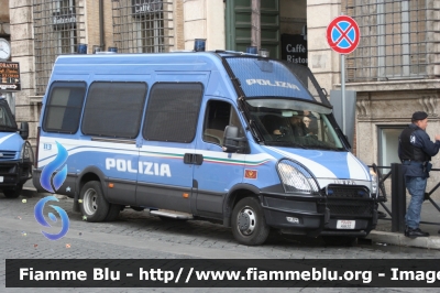 Iveco Daily V serie
Polizia di Stato
Reparto Mobile
*Nuova Livrea*
Allestito Sperotto
Decorazione Grafica Artlantis
POLIZIA H9650
Parole chiave: Iveco Daily_Vserie POLIZIAH9650