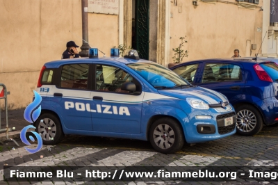 Fiat Nuova Panda II serie
Polizia di Stato
Allestito Nuova Carrozzeria Torinese
Decorazione Grafica Artlantis
POLIZIA H9814
Parole chiave: Fiat Nuova_Panda_IIserie POLIZIAH9814