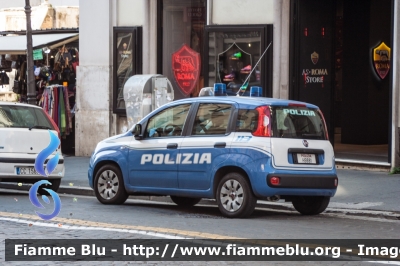 Fiat Nuova Panda II serie
Polizia di Stato
Allestito Nuova Carrozzeria Torinese
Decorazione Grafica Artlantis
POLIZIA H9881
Parole chiave: Fiat Nuova_Panda_II_serie POLIZIAH9881