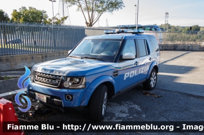 Land Rover Discovery 4
Polizia di Stato
Squadra Volante
Unità Operativa di Primo Intervento
POLIZIA M2631
Parole chiave: Land_Rover Discovery_4 POLIZIAM2631