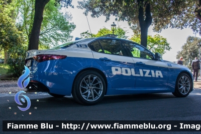 Alfa Romeo Nuova Giulia Q4
Polizia di Stato
Polizia Stradale
Scorta Presidente della Repubblica
POLIZIA M2700
Parole chiave: Alfa-Romeo Nuova_Giulia_Q4 POLIZIAM2700 festa_polizia_2017