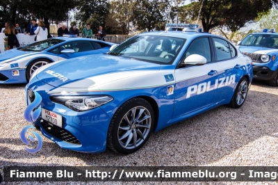 Alfa Romeo Nuova Giulia Q4
Polizia di Stato
Polizia Stradale
POLIZIA M2700
Parole chiave: Alfa-Romeo Nuova_Giulia_Q4 POLIZIA M2700 Festa_della_Polizia_2018