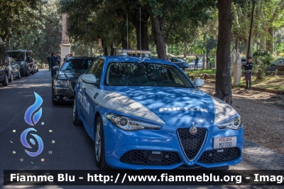 Alfa Romeo Nuova Giulia Q4
Polizia di Stato
Polizia Stradale
Scorta Presidente della Repubblica
POLIZIA M2700
Parole chiave: Alfa-Romeo Nuova_Giulia_Q4 POLIZIAM2700 festa_polizia_2017