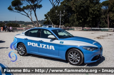 Alfa Romeo Nuova Giulia Q4
Polizia di Stato
Polizia Stradale
Scorta Presidente della Repubblica
POLIZIA M2701
Parole chiave: Alfa-Romeo Nuova_Giulia_Q4 POLIZIAM2701 festa_polizia_2017